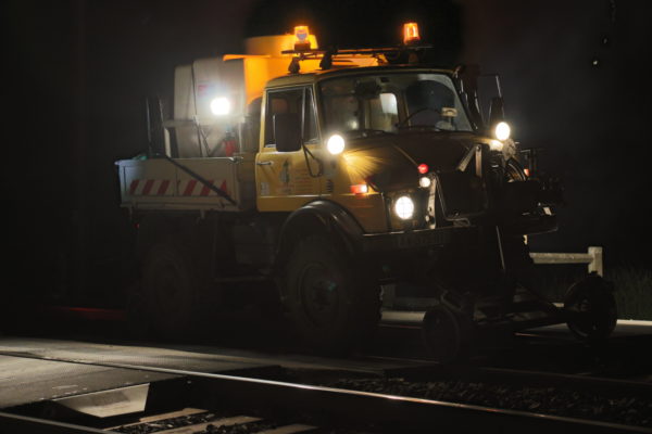 unimog rail-route et traitement phytosanitaire - intervention de nuit