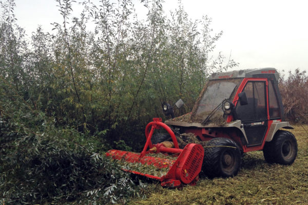 débroussaillage au tracteur reform et broyeur à marteau fixe