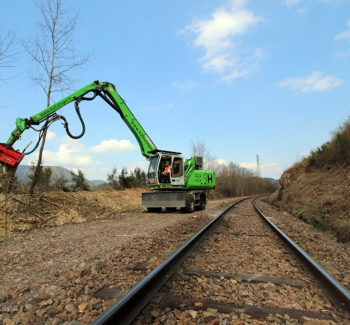 broyage à la pelle Sennebogen et broyeur à marteaux fixes