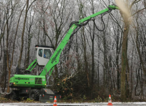 Démontage mécanisé à la pelle Sennebogen et grappin de coupe