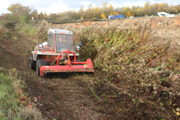 broyage de broussailles au tracteur reform