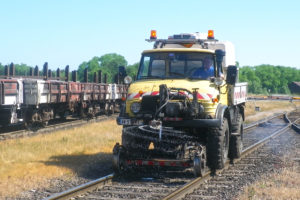 Traitement phytosanitaire sur voie ferrée à l’Unimog rail-route